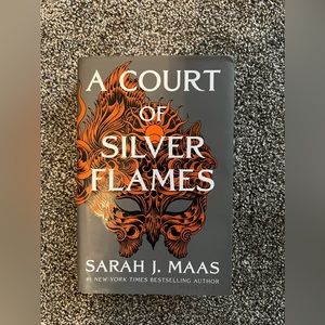 A court of silver flames hardcover book.